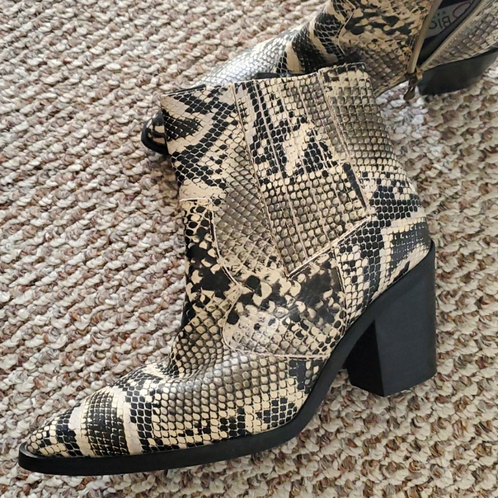 Snake print boots waterproof